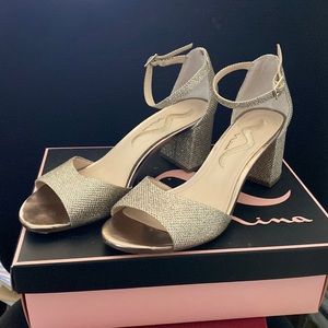 Used size 7.5M Latte Dreamland 2.5 block heel sandal made by Nina